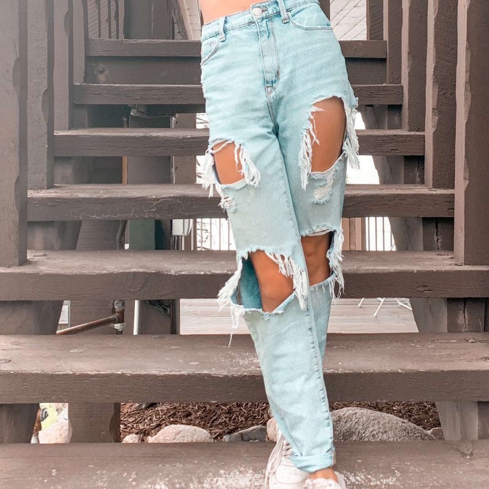 urban outfitters mom jeans